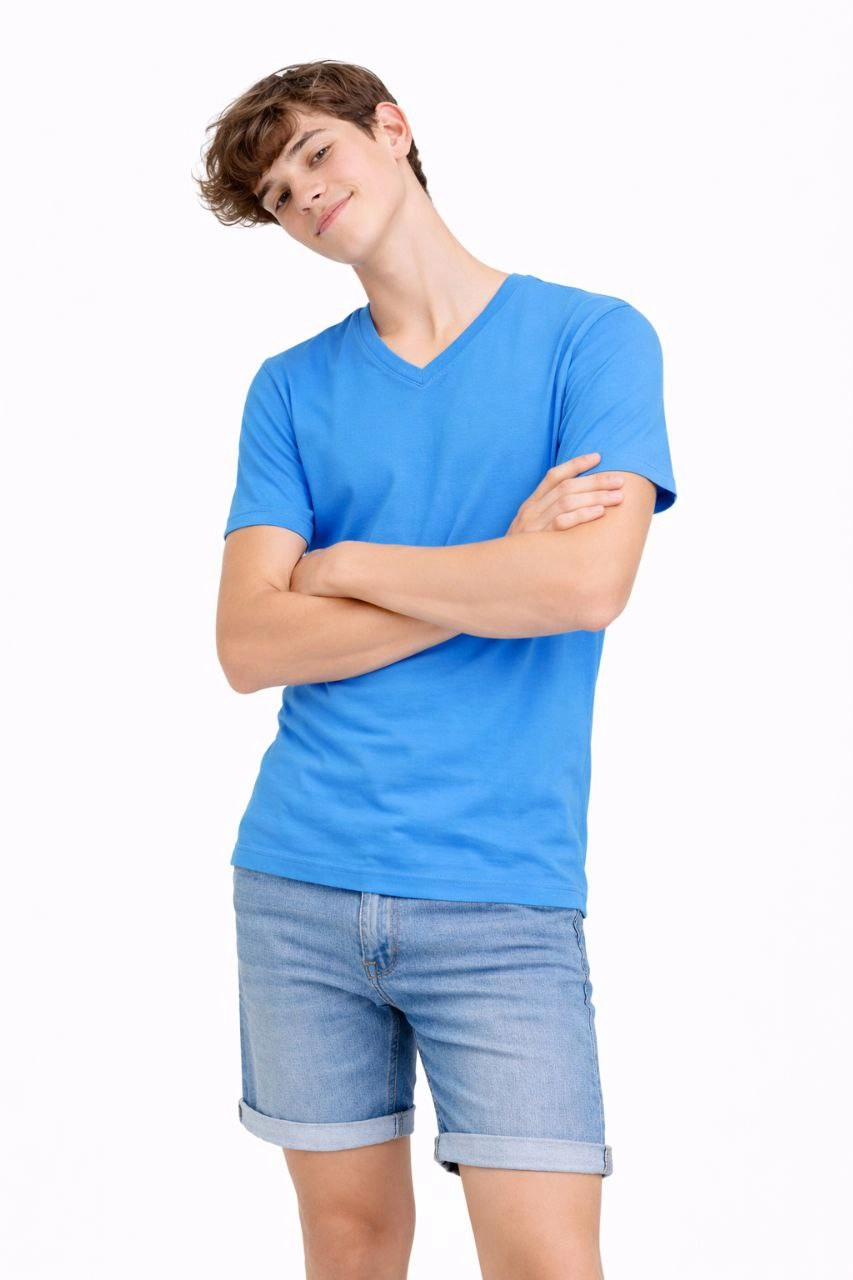699704f85f0c6-64362752-sw853sh1280 Genç Erkek Çocuk V Yaka Tişört Model - Açık Mavi