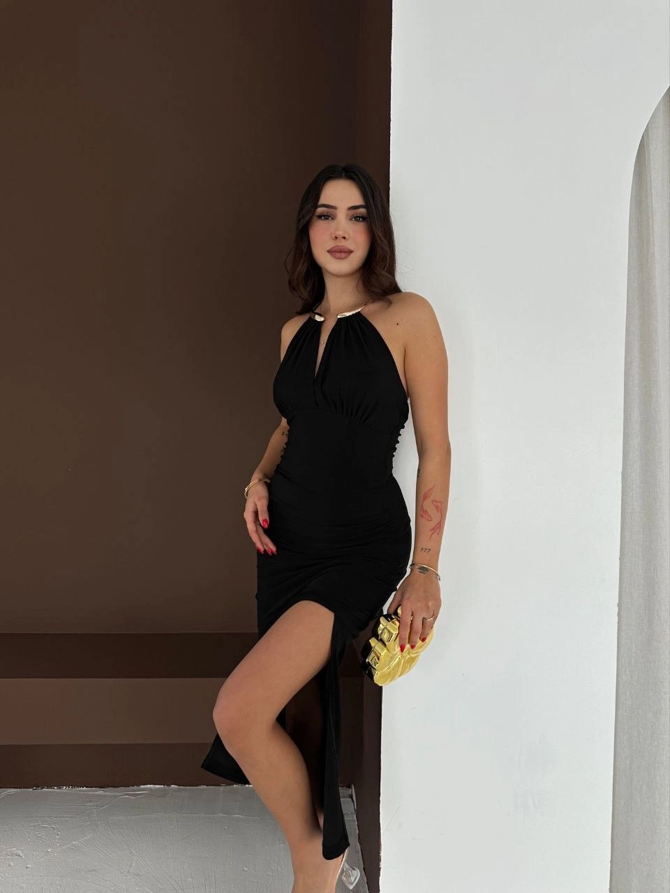 69ce6575c1d80-28620670-sw960sh1280 Kadın Uzun Abiye Elbise Yırtmaçlı Sırt Dekolteli Şık Gece Elbisesi - Siyah - Görsel 2