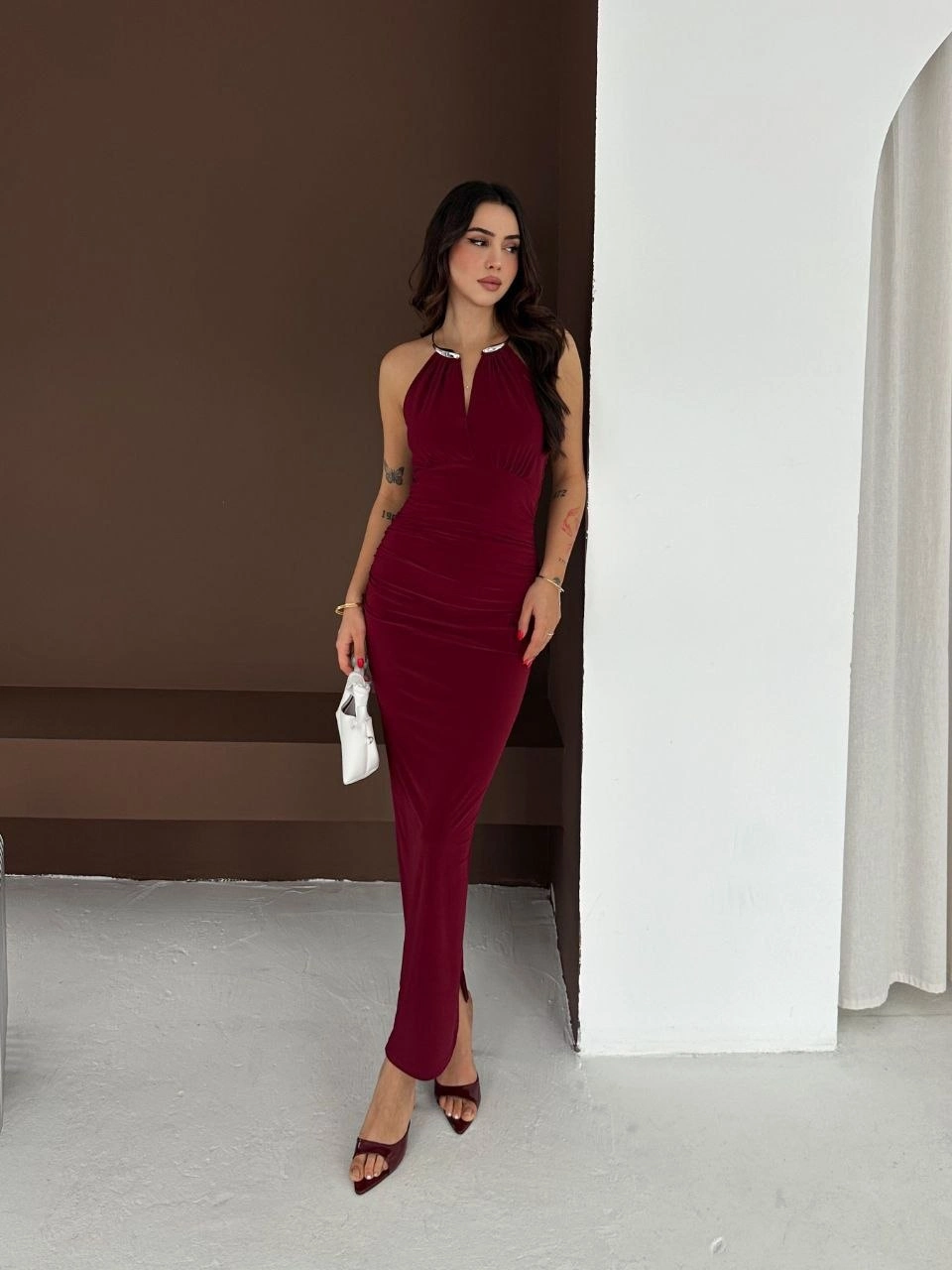 69ce6ce9ae699-98361664-sw960sh1280 Kadın Uzun Abiye Elbise Yırtmaçlı Sırt Dekolteli Şık Gece Elbisesi - Bordo