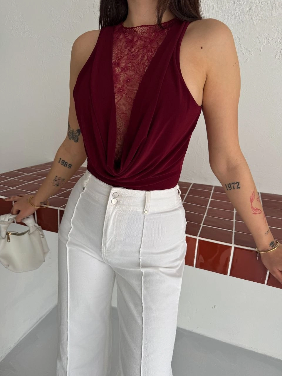 69d25fcf9e030-98913834-sw960sh1280 Kadın Dantel Detaylı Derin Dekolte Body Şık Kolsuz Yazlık Bodysuit - Bordo