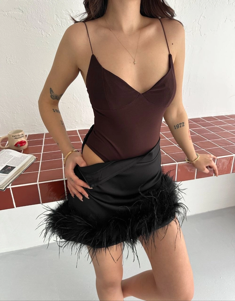 69d263ba74283-89849248-sw999sh1280 Kadın Derin Dekolte Askılı Body Sırt Dekolteli Şık Kolsuz Yazlık Bodysuit - Kahverengi