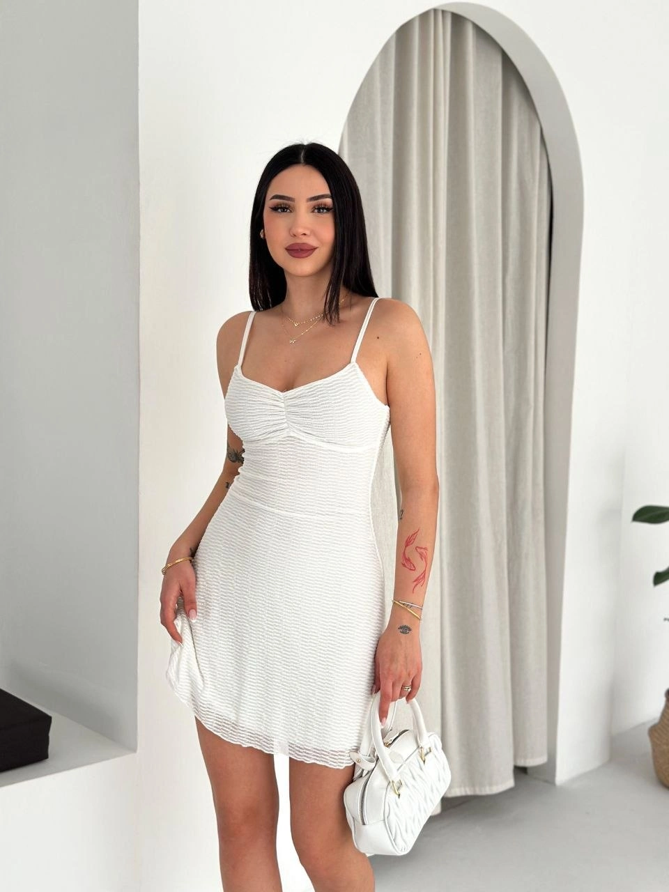 69d272a0a07ef-24183868-sw960sh1280 Kadın Askılı Mini Elbise Drapeli Göğüs Detay Likralı Yazlık Fit - Beyaz