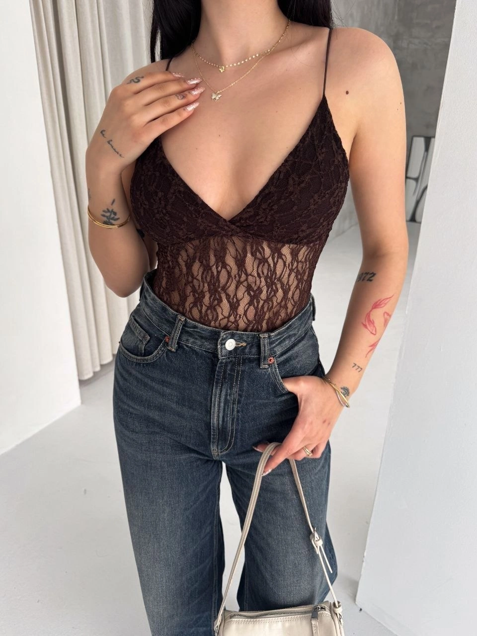 69d2983c0d2ba-67120914-sw960sh1280 Kadın Dantel Detaylı Derin Dekolte Body Şık Kolsuz Yazlık Bodysuit - Kahvrenegi - Görsel 2