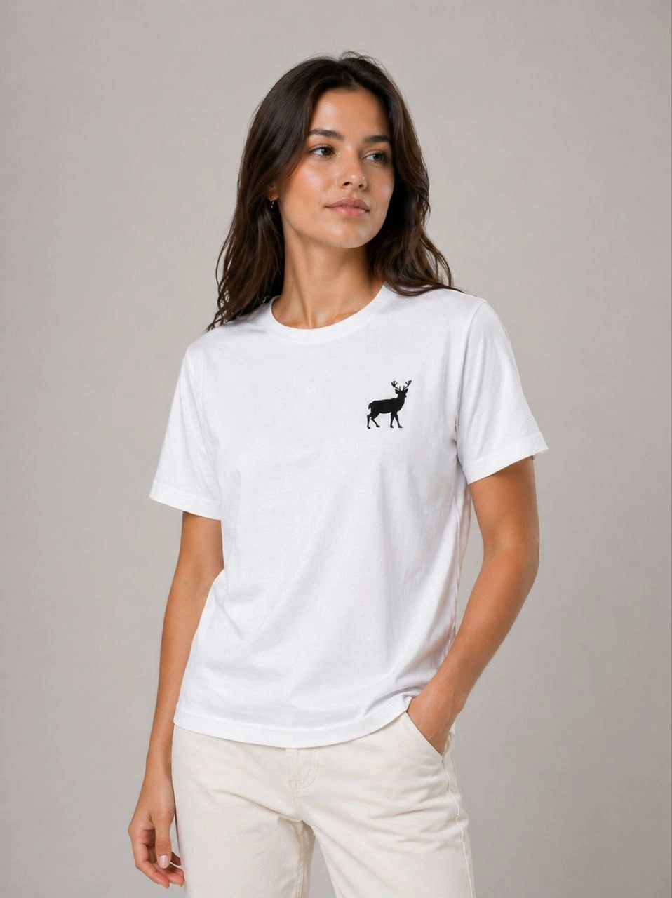 69f0cc4b2ce1b-65895918-sw958sh1280 Kadın Minimal Geyik Logolu Tişört Bisiklet Yaka Kısa kol Yazlık T-Shirt - Beyaz