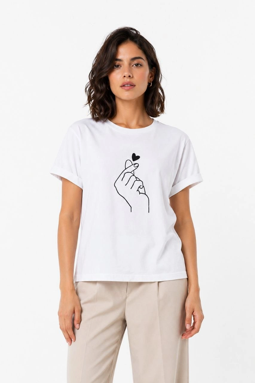 69f32fcfa2094-22398934-sw853sh1280 Kadın Kore Parmak Kalp Aşk Temalı Minimal Baskılı Tişört Yazlık Kısa Kol T-Shirt - Beyaz - Görsel 2