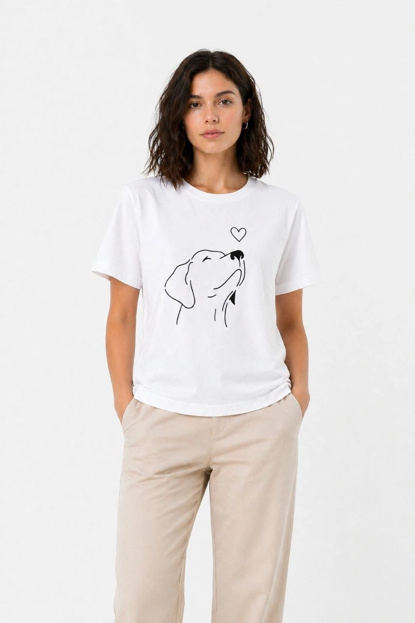 69f330d73f913-66818435-sw853sh1280 Kadın Köpek Figürlü Minimal Baskılı Tişört Kısa Kol Yazlık T-Shirt - Beyaz