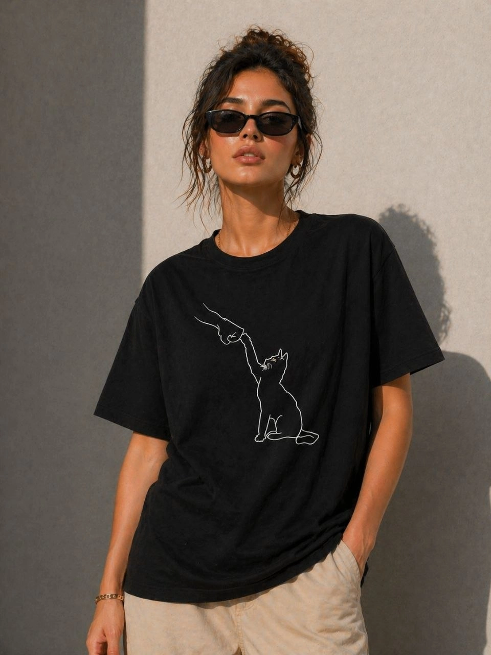 69f33283ea392-18035796-sw960sh1280 Kadın Minimal Kedi Çizim Baskılı Tişört Kısa Kol Yazlık T-Shirt - Siyah