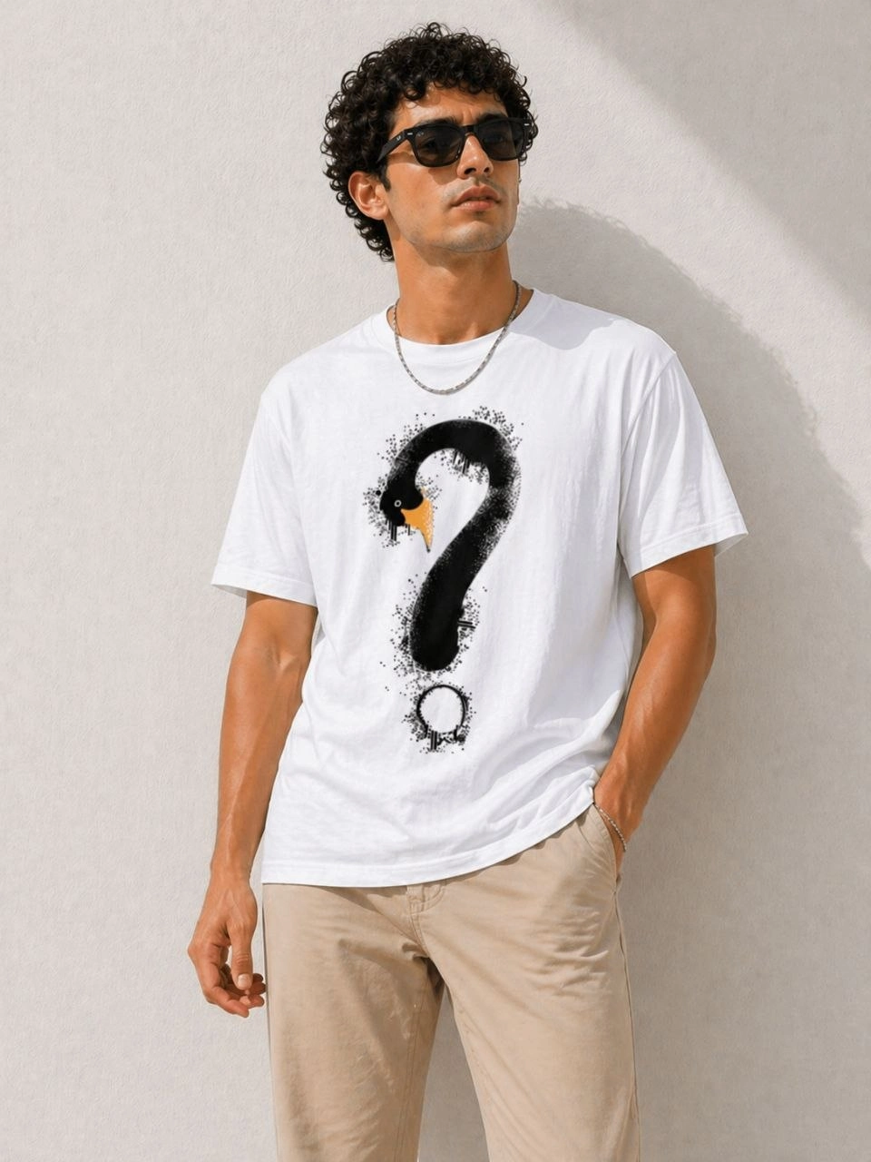 69f49d7702002-77590862-sw960sh1280 Erkek Kuğu Figürlü Soru İşareti Baskılı Tişört Kısa Kol T-Shirt - Beyaz