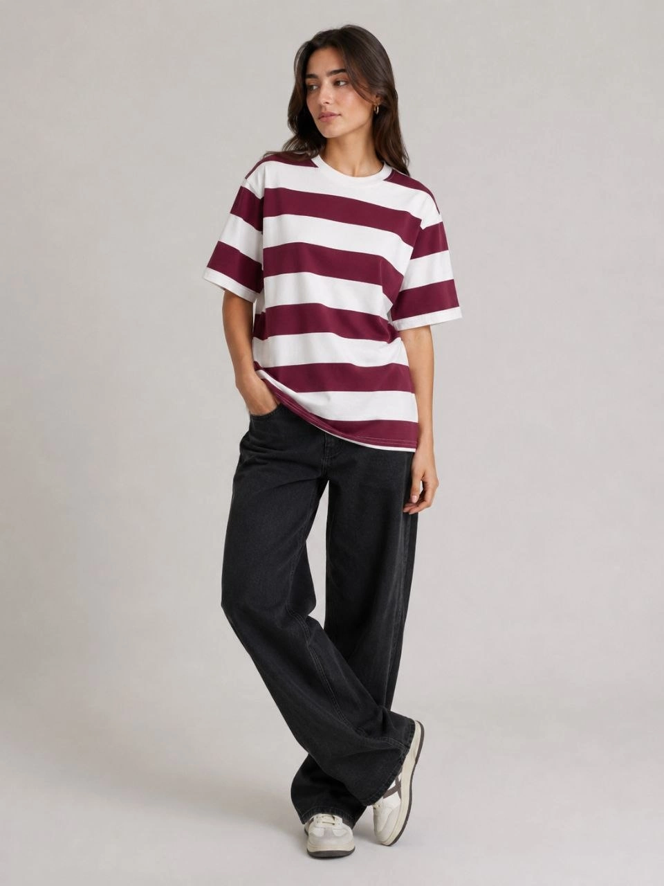 6a00c65ec8cd3-79532422-sw960sh1280 Kadın Çizgili Oversize Tişört Bisiklet Yaka Kısa Kol Yazlık T-Shirt - Bordo