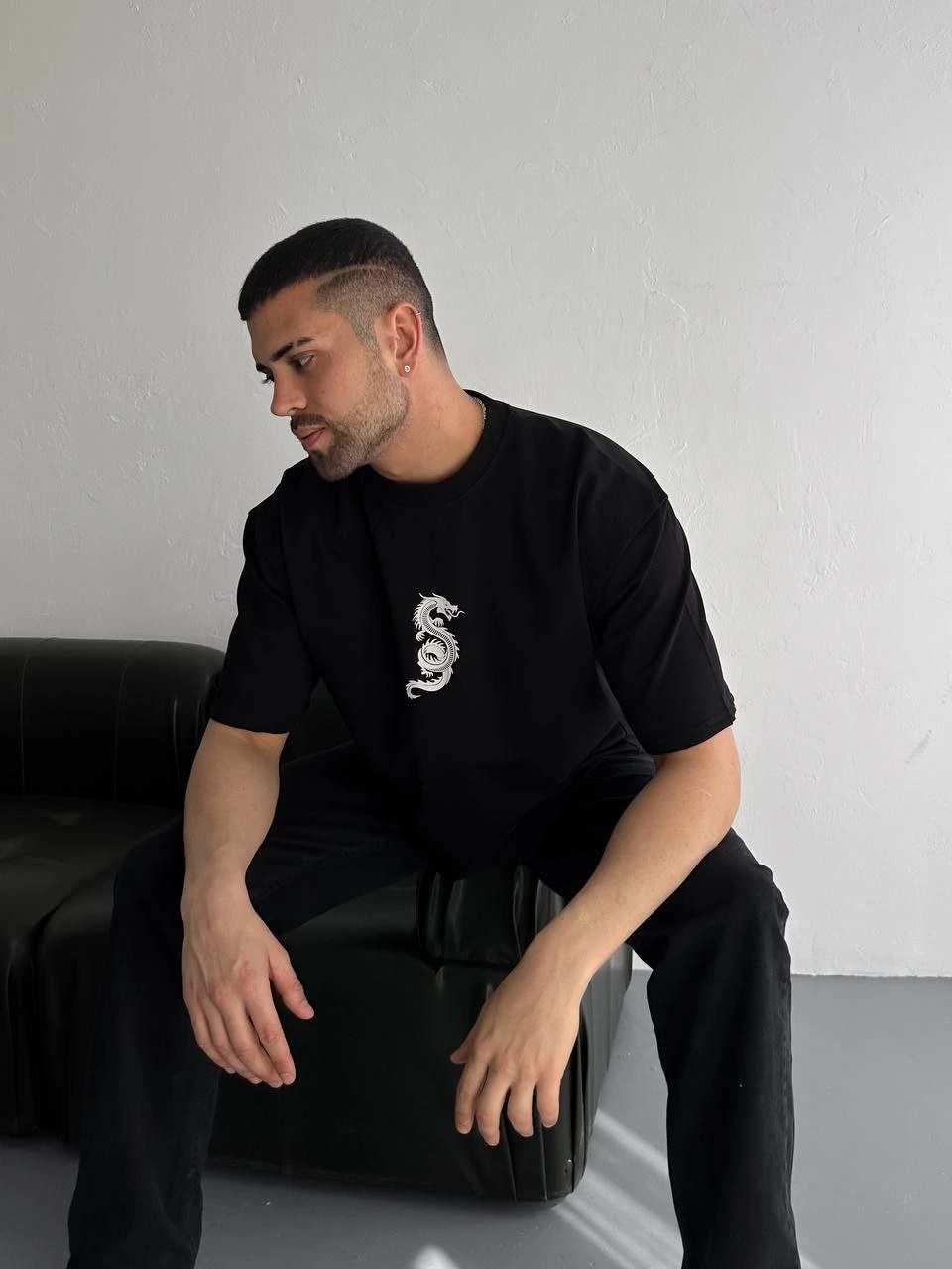 baskili-oversize-bisiklet-yaka-t-shirt-siyah-46455120-sw960sh1280 Erkek Ön ve Arka Baskılı T-Shirt Kısa Kol Bisiklet Yaka Regular Fit Tişört - Siyah - Görsel 2