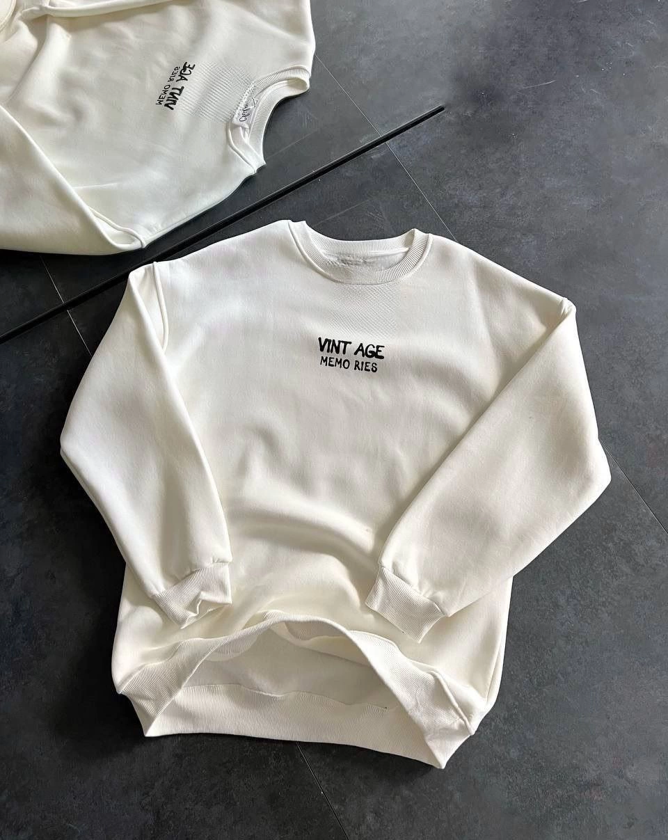 bisiklet-yaka-uc-iplik-baskili-oversize-sweatshirt-beyaz-45218863-sw960sh1207 Kadın Bisiklet Yaka 3 İplik Baskılı Oversize SweatShirt - Beyaz - Görsel 2