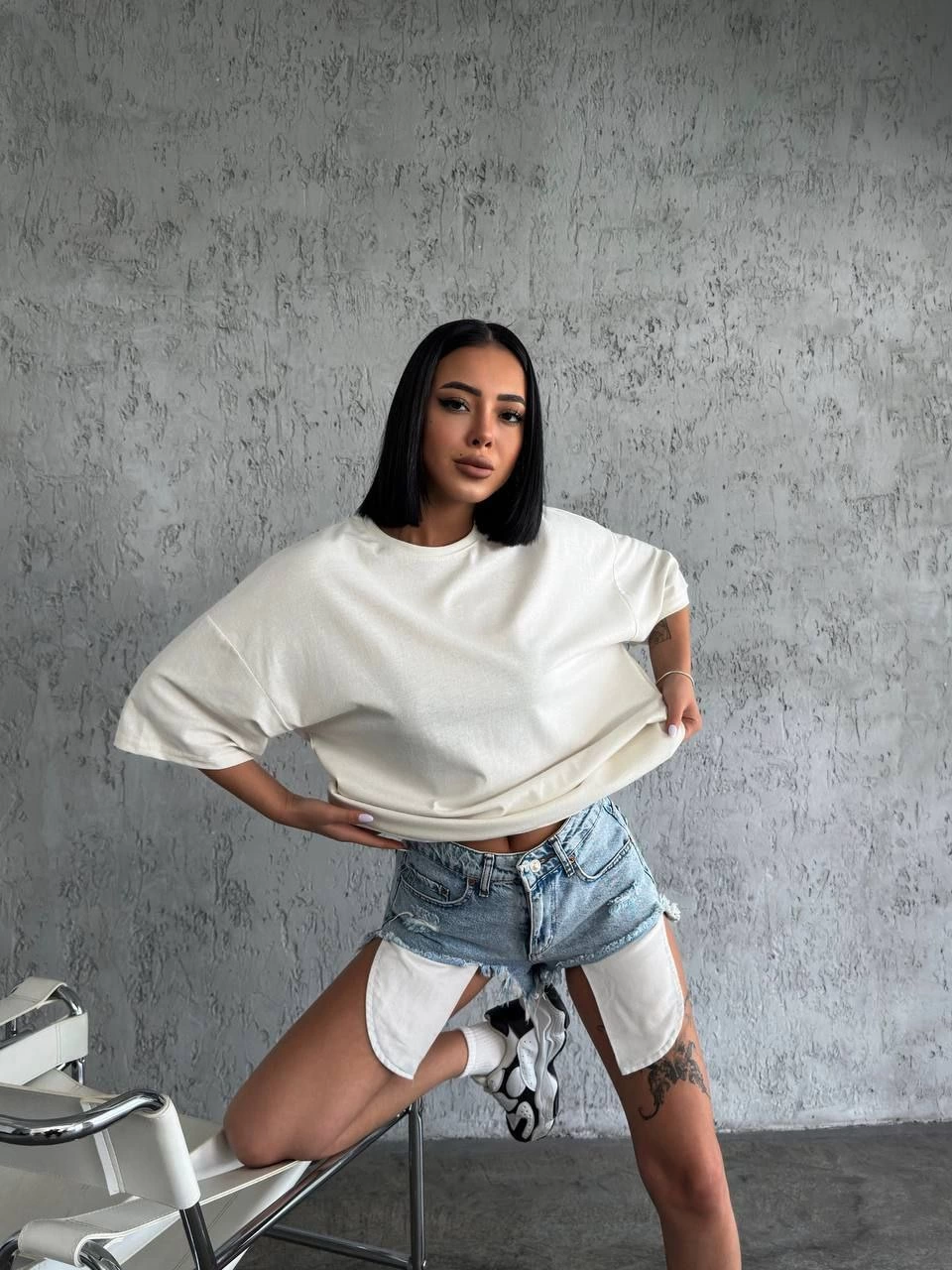duz-biskilet-yaka-t-shirt-beyaz-62489659-sw960sh1280 Kadın Düz T-Shirt Kısa Kol Bisiklet Yaka Oversize Rahat Kalıp Günlük Tişört - Beyaz - Görsel 2