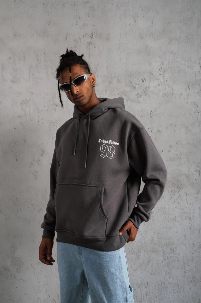 erkek-98-baskili-kapsonlu-sweat-gri-297064068-sw853sh1280 Erkek 3 İplik Pamuklu Kapüşonlu Baskılı Cepli Oversize Sweatshirt Hoodie - Gri - Görsel 2