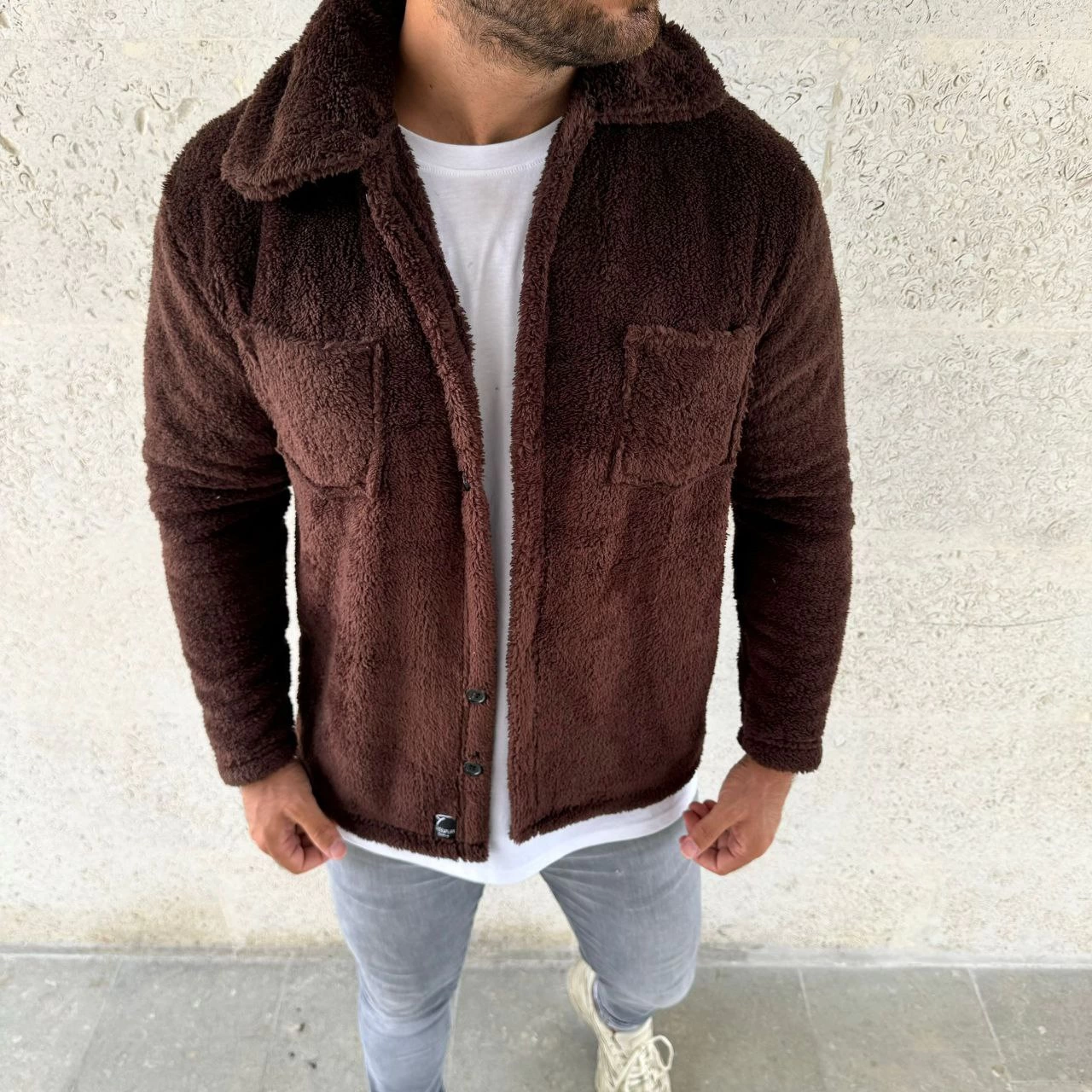 erkek-pelus-polar-hirka-gomlek-yakali-ilik-dugmeli-gogus-cepli-yumusak-dokulu-kislik-regular-fit-rahat-gunluk-model-kahverengi-33644517-sw1280sh1280 Erkek Pelüş Polar Hırka Gömlek Yakalı İlik Düğmeli Göğüs Cepli Yumuşak Dokulu - Kahverengi - Görsel 2