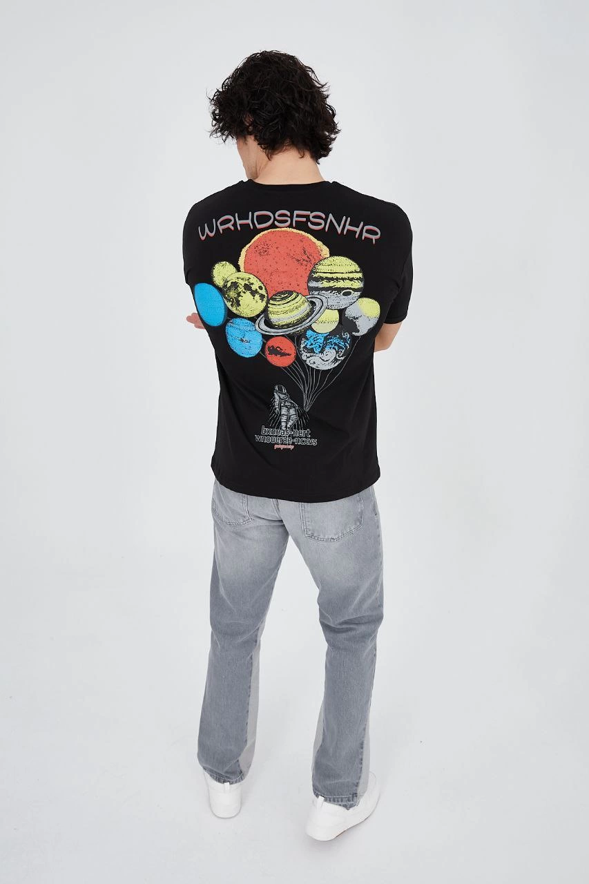 erkek-penye-baskili-t-shirt-siyah-44158512-sw853sh1280 Erkek Baskılı T-Shirt Kısa Kol Bisiklet Yaka Regular Fit Rahat Kalıp Günlük Tişört - Siyah - Görsel 2