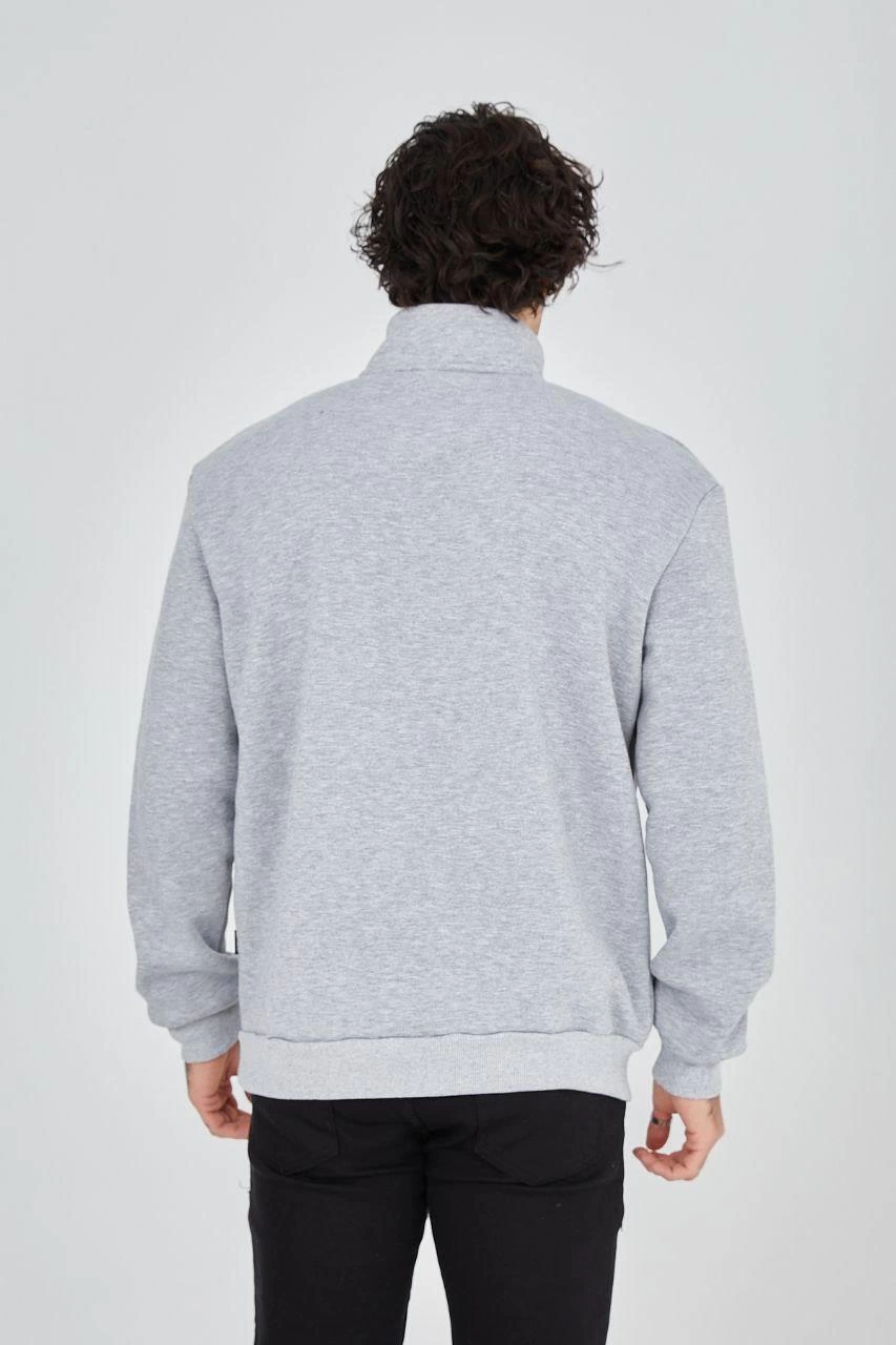 erkek-yarim-fermuarli-baskili-sweat-gri-214100745-sw853sh1280 Erkek Yarım Fermuarlı Baskılı 3 iplik pamuklu sweatshirt - Gri - Görsel 2