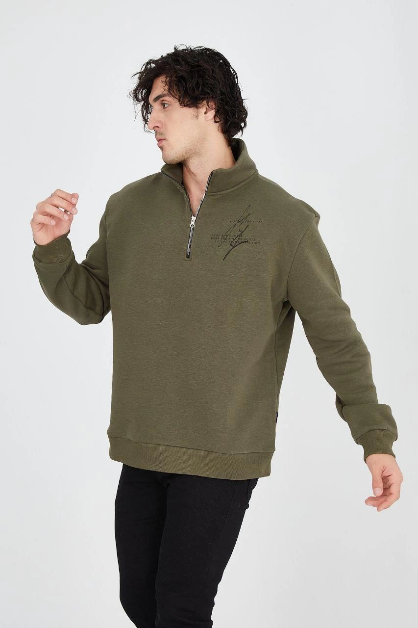 erkek-yarim-fermuarli-baskili-sweat-yesil-259405240-sw853sh1280 Erkek Yarım Fermuarlı Baskılı 3 iplik pamuklu sweatshirt - Yeşil - Görsel 2