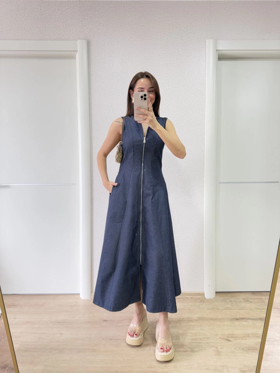 jeans-kot-onu-tam-fermuarli-uzun-elbise-mavi-73411292-sw960sh1280 Kadın Jeans Kot Önü Tam Fermuarlı Uzun Elbise - Mavi