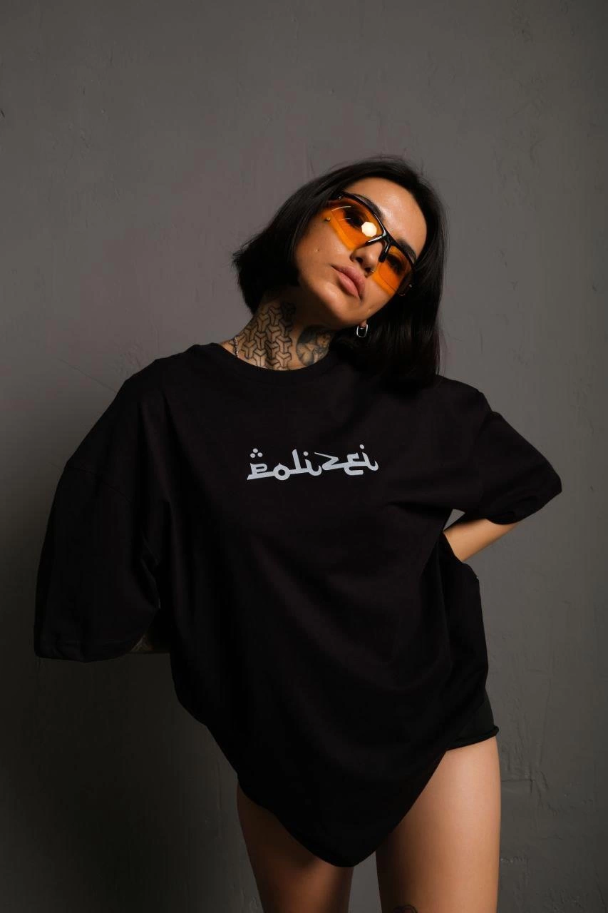 kadin-bisiklet-yakali-sirt-baskili-oversize-t-shirt-siyah-239076264-sw853sh1280 Kadın Bisiklet Yakalı Sırt Baskılı Oversize Kısa kol T-Shirt - Siyah - Görsel 2