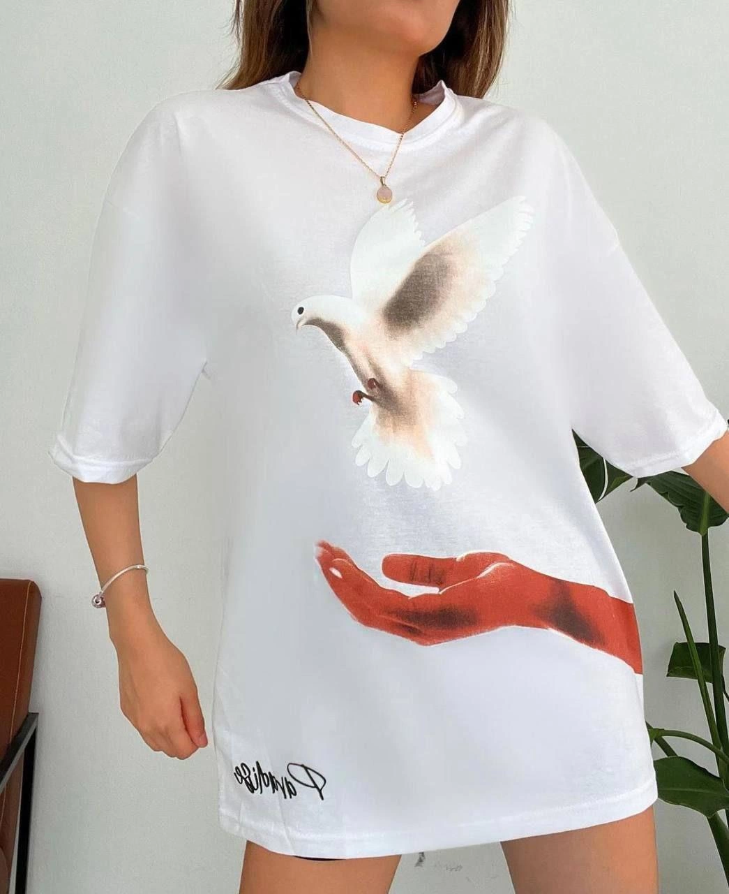 kadin-dijital-baskili-t-shirt-beyaz-153547839-sw1045sh1280 Kadın Kısa Kol Yazlık Tişört Bisiklet Yaka Uzi Güvercin Baskılı T-Shirt - Beyaz