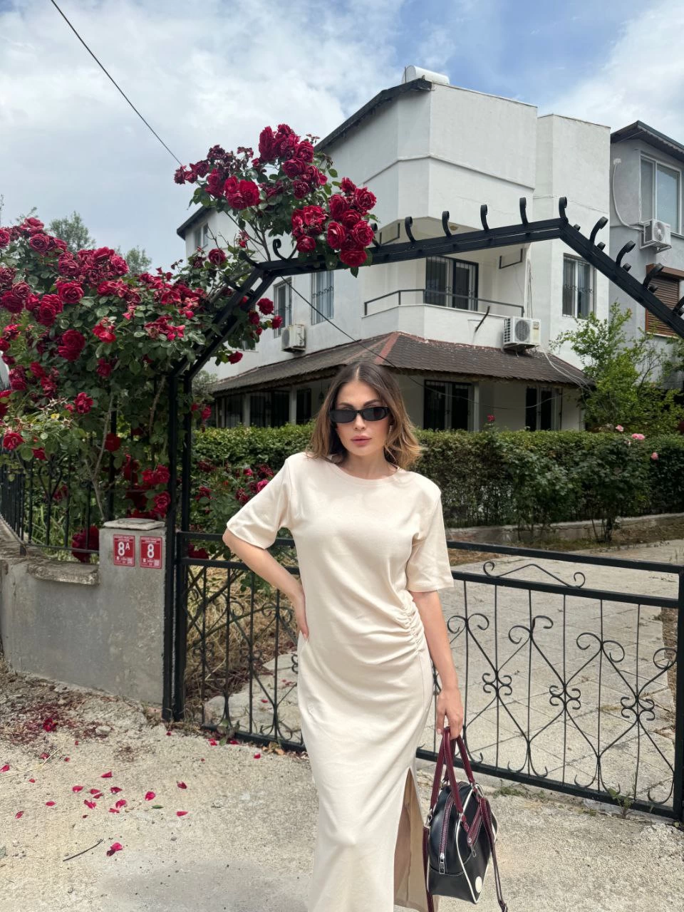 kadin-kisa-kollu-uzun-yandan-yirtmacli-elbise-beyaz-3260339-sw960sh1280 Kadın Kısa Kollu Uzun Yandan Yırtmaçlı Elbise - Bej - Görsel 2