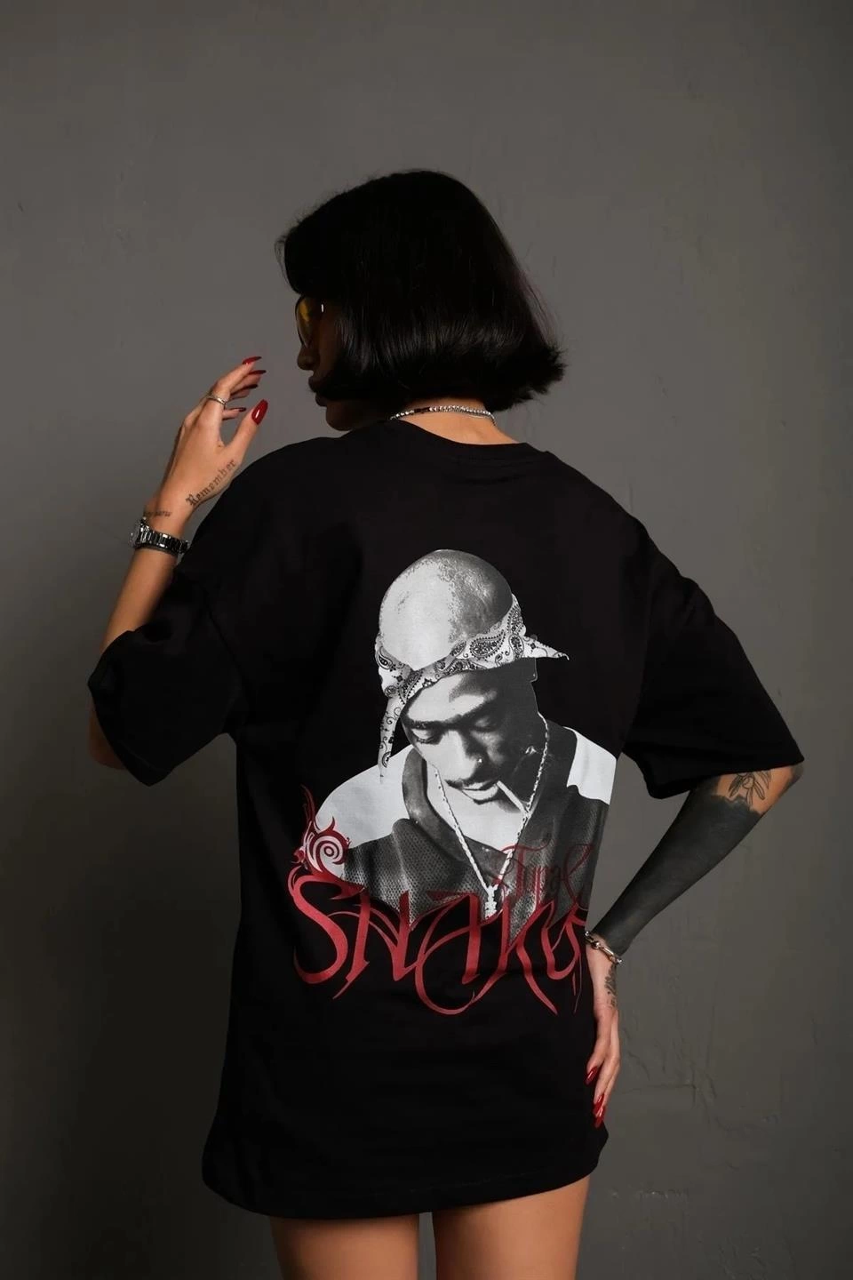 kadin-sirt-baskili-oversize-t-shirt-siyah-192950249-sw960sh1440 Kadın Baskılı T-Shirt Oversize Kısa kol Bisiklet yaka tişort- Siyah