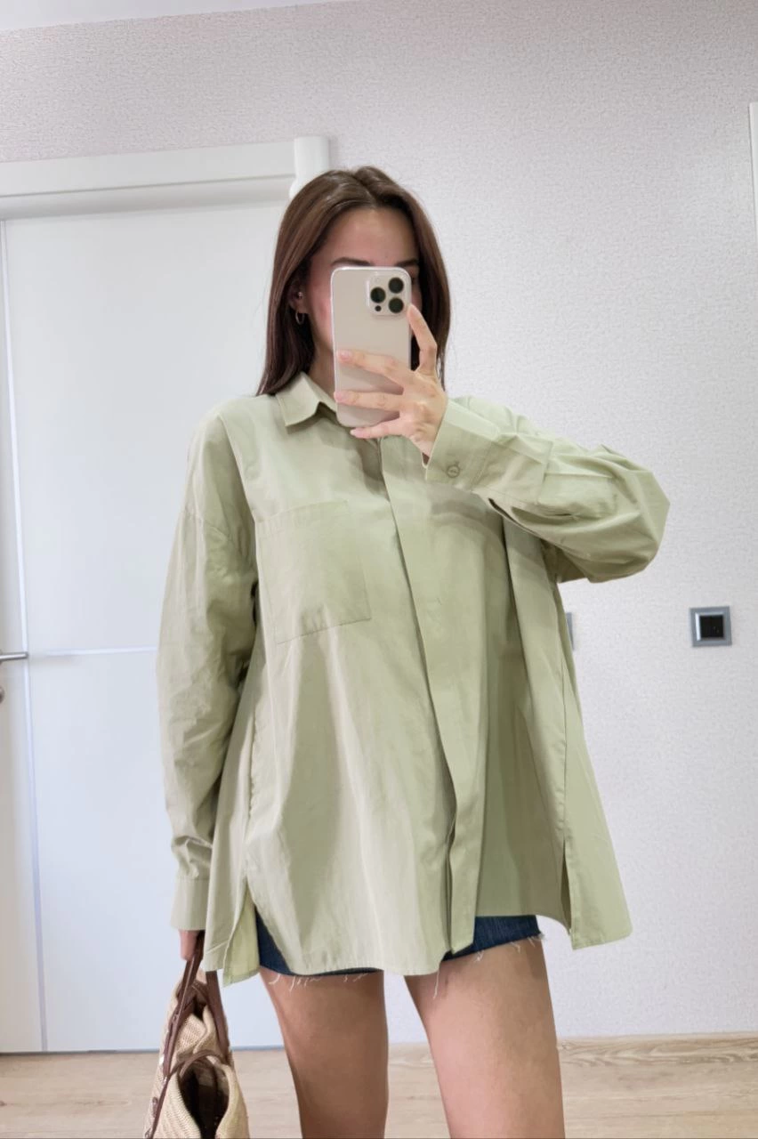 kadin-yakali-yandan-yirtmacli-gomlek-yesil-16366253-sw852sh1280 Poplin Kadın Yakalı Yandan Yırtmaçlı Arka Pens Detaylı Gömlek - Yeşil