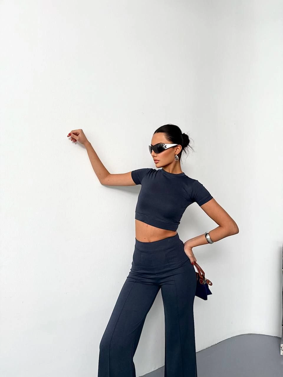 osy-modal-yumusak-dokulu-kumas-kisa-kollu-crop-alt-ispanyol-paca-pantalon-ikili-takim-fume-15006693-sw960sh1280 Kadın Osy Modal Yumuşak Dokulu Kumaş Kısa Kollu Crop Alt ispanyol Paça Pantolon ikili Takım - Füme - Görsel 2