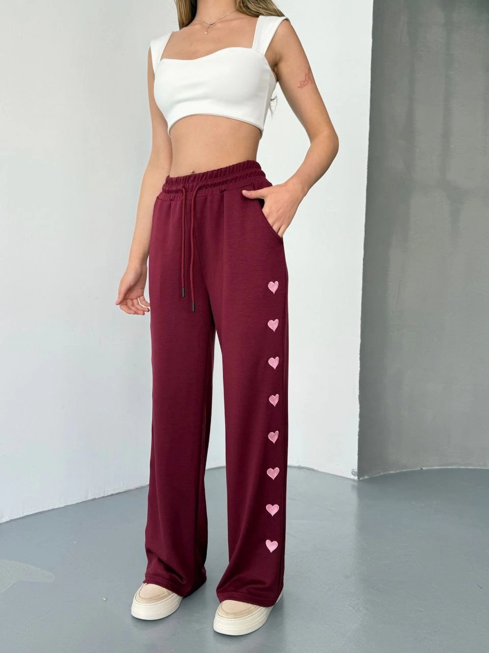 osy-modal-yumusak-dokulu-kumas-nakis-islemeli-rahat-bol-paca-esofman-pantalon-bordo-71871170-sw960sh1280 Kadın Osy Modal Yumuşak Dokulu Nakışlı Rahat Bol Paça Eşofman Pantolon - Bordo - Görsel 2