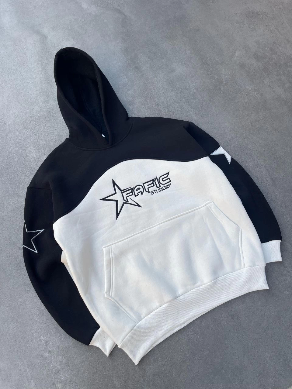 parcali-nakis-islemeli-kapsonlu-sweatshirt-siyah-65528260-sw960sh1280 Kadın 3 İplik Pamuklu Parçalı Nakış İşlemelı Kapüşonlu SweatShirt Hoodie - Siyah - Görsel 2