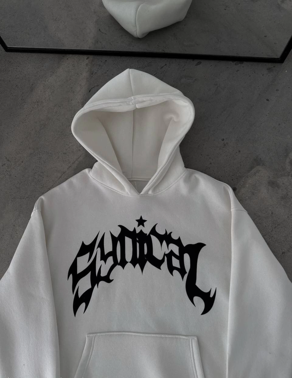 uc-iplik-kapsonlu-baskili-oversize-sweatshirt-beyaz-87660696-sw960sh1241 Kadın Kapüşonlu Kanguru Cepli Sweatshirt 3 İplik Pamuklu Baskılı Hoodie - Beyaz
