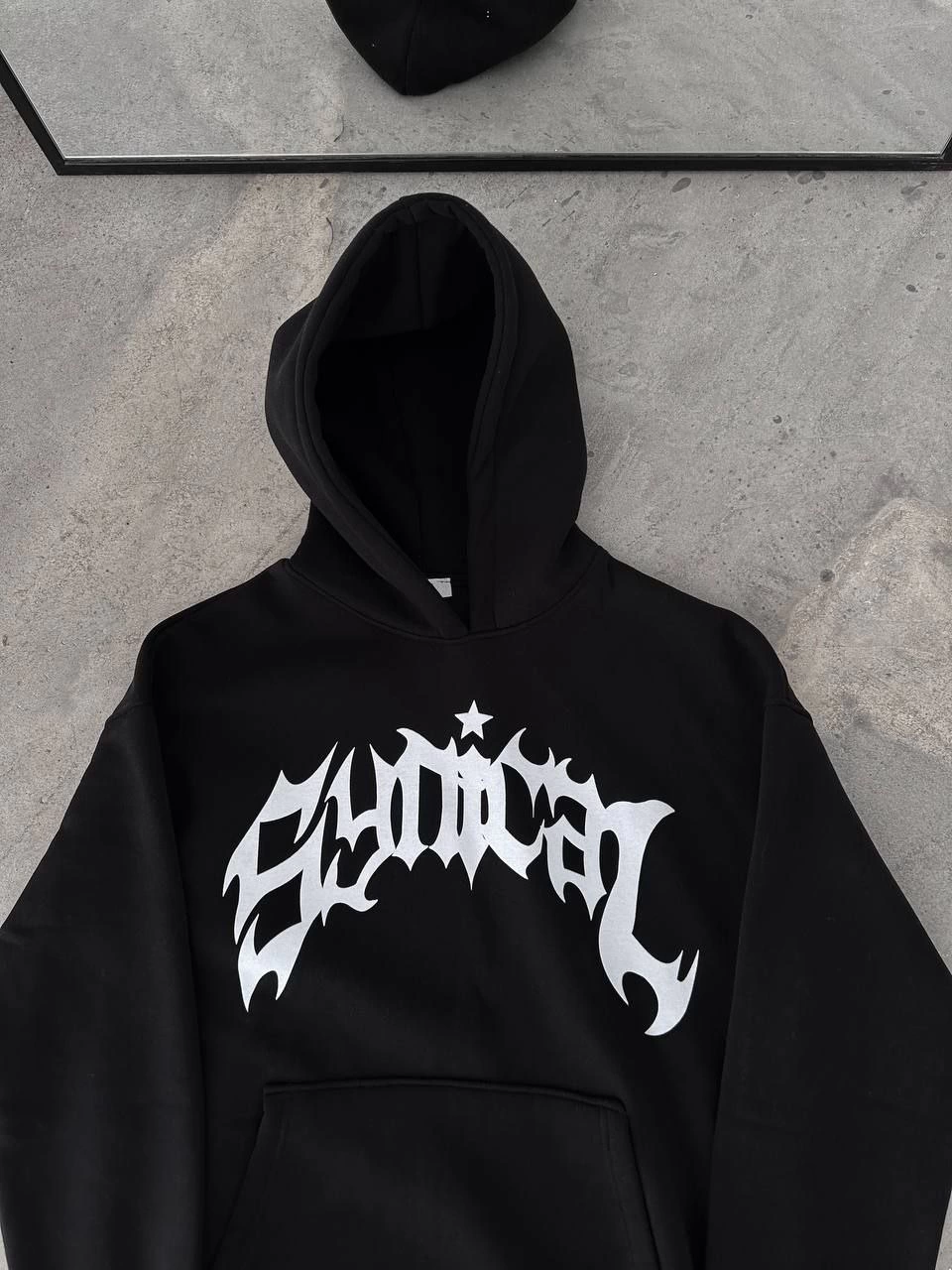uc-iplik-kapsonlu-baskili-oversize-sweatshirt-siyah-49743233-sw960sh1280 Kadın Kapüşonlu Kanguru Cepli Sweatshirt 3 İplik Pamuklu Baskılı Hoodie - Siyah - Görsel 2