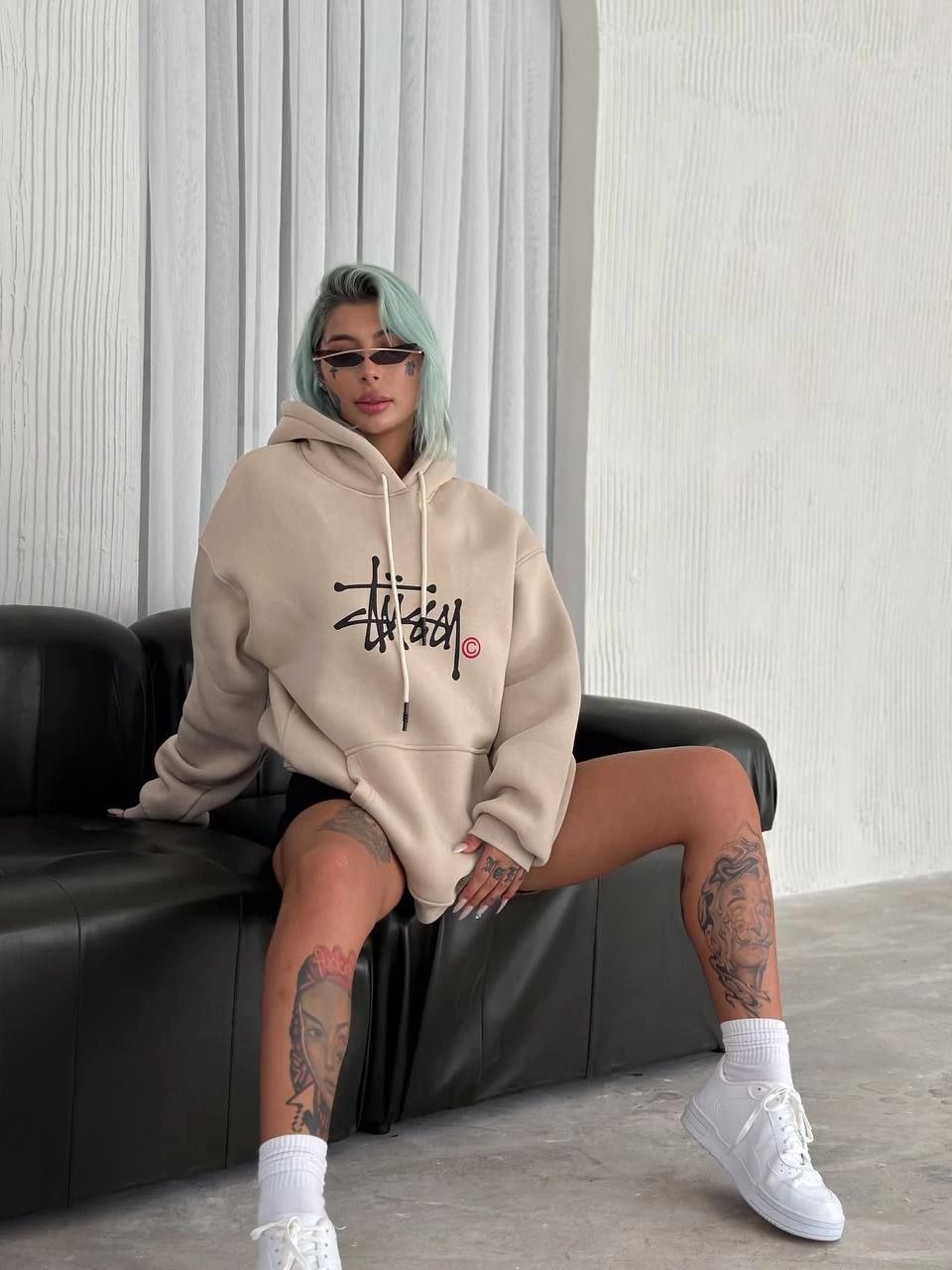 uc-iplik-kapsonlu-baskili-sweatshirt-bej-5482069-sw960sh1280 Kadın Oversize Kapüşonlu Cepli Baskılı 3 İplik Pamuklu Hoodie Sweatshirt - Bej