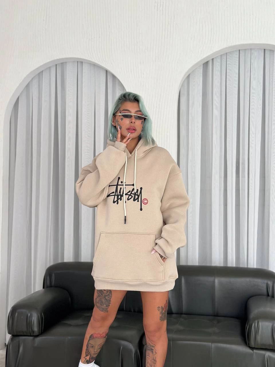 uc-iplik-kapsonlu-baskili-sweatshirt-bej-82542248-sw960sh1280 Kadın Oversize Kapüşonlu Cepli Baskılı 3 İplik Pamuklu Hoodie Sweatshirt - Bej - Görsel 2
