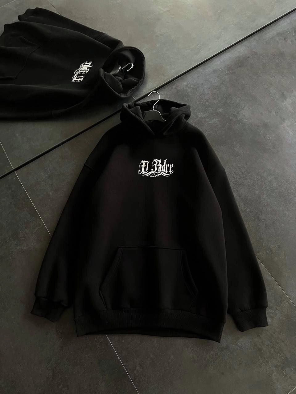 uc-iplik-penye-uzun-kol-kapsonlu-baskili-sweatshirt-siyah-6211153-sw960sh1280 Kadın Oversize Kapüşonlu Cepli Baskılı 3 İplik Pamuklu Hoodie Sweatshirt - Siyah - Görsel 2
