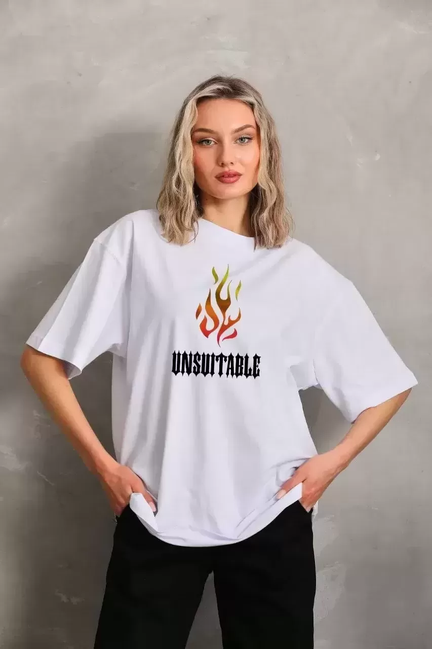 unisex-bisiklet-yaka-baskili-oversize-t-shirt-beyaz-17535179 Kadın Baskılı T-Shirt Kısa Kol Bisiklet Yaka Oversize Rahat Kalıp Günlük Tişört - Beyaz