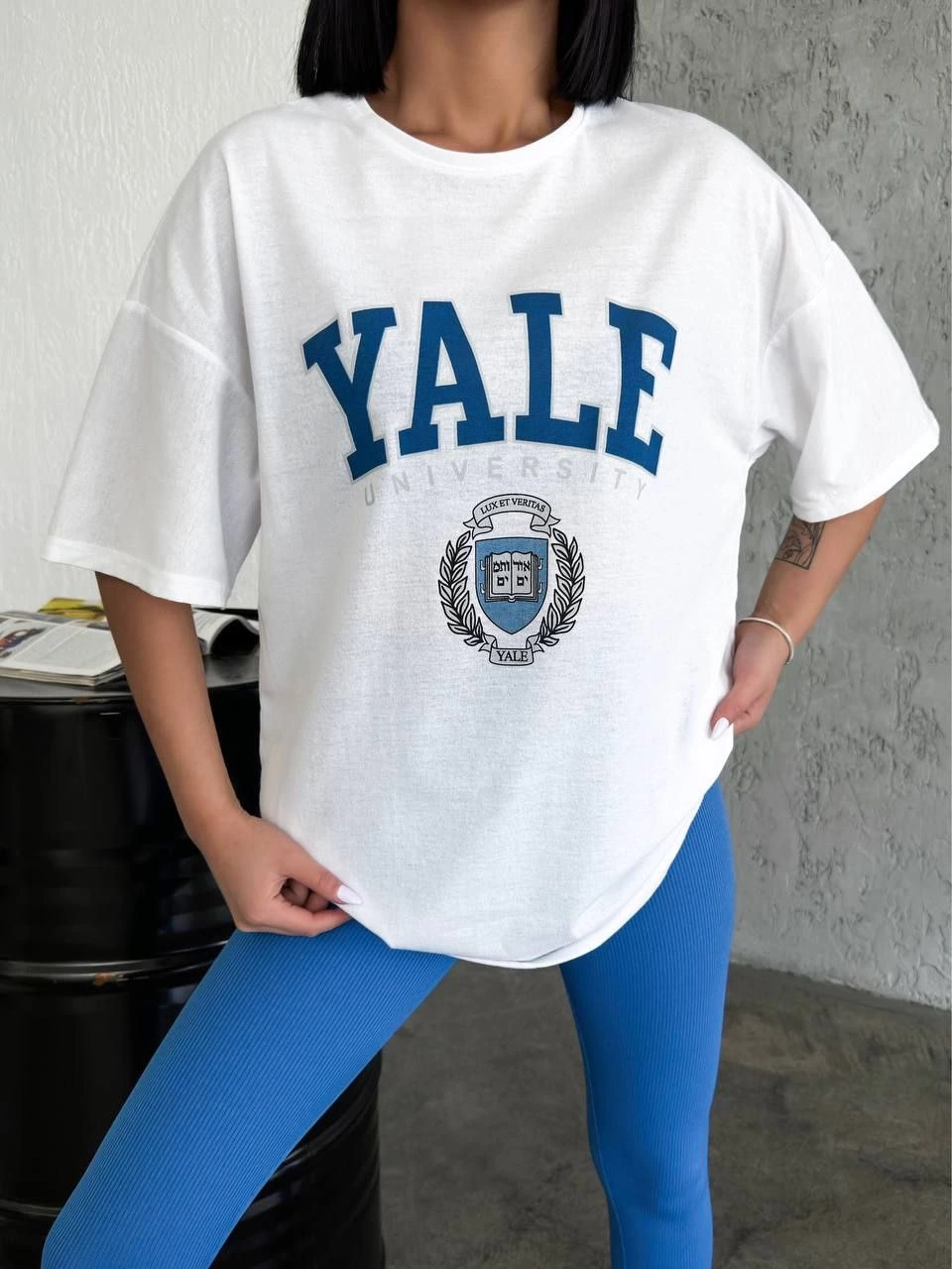 unisex-bisiklet-yaka-baskili-oversize-t-shirt-beyaz-18085237-sw960sh1280 Kadın Kısa Kol Yazlık Tişört Bisiklet Yaka YALE Baskılı T-Shirt - Beyaz - Görsel 2