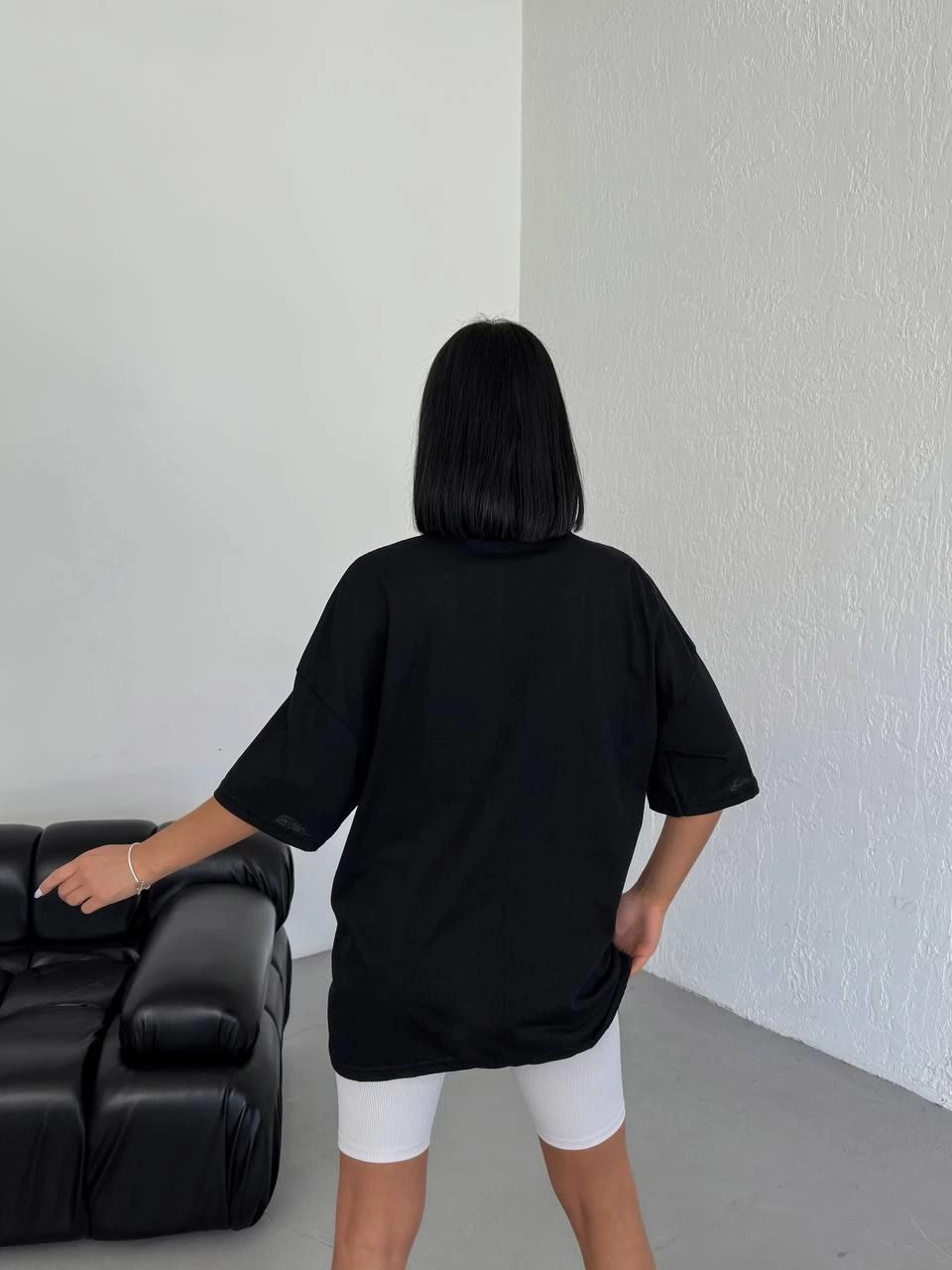 unisex-bisiklet-yaka-baskili-oversize-t-shirt-beyaz-37475685-sw960sh1280 Kadın Baskılı T-Shirt Kısa Kol Bisiklet Yaka Oversize Tişört - Siyah - Görsel 2