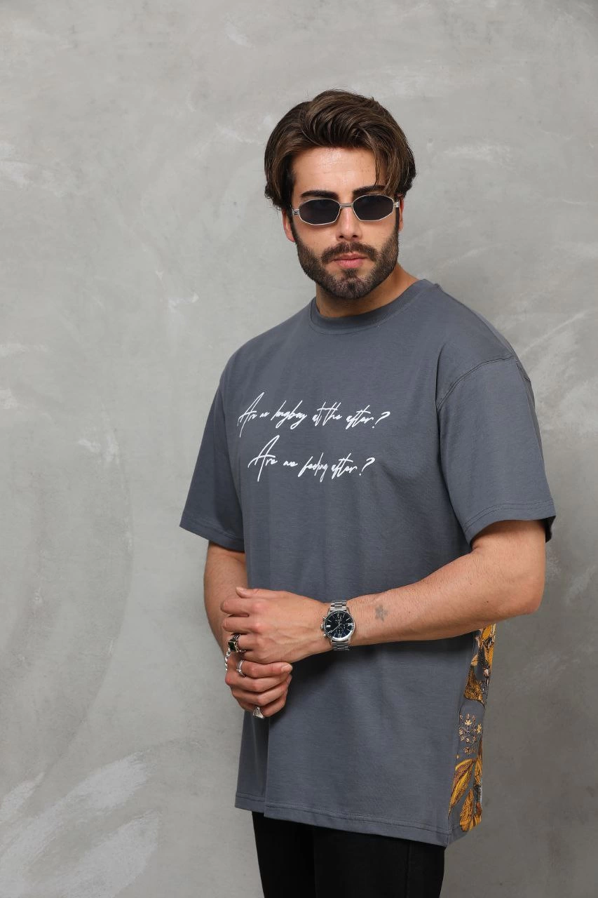 unisex-bisiklet-yaka-baskili-oversize-t-shirt-fume-62673616-sw853sh1280 Erkek Kısa Kol Yazlık Tişört Bisiklet Yaka Baskılı Oversize T-Shirt - Füme - Görsel 2