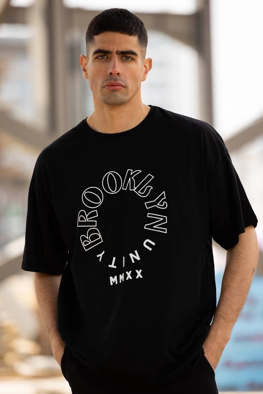 unisex-bisiklet-yaka-baskili-oversize-t-shirt-siyah-18303236-sw853sh1280 Erkek Baskılı T-Shirt Kısa Kol Bisiklet Yaka Regular Fit Rahat Kalıp Günlük Tişört - Siyah - Görsel 2
