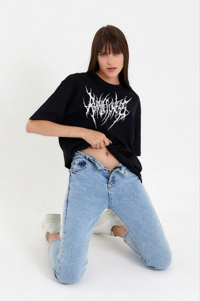 unisex-bisiklet-yaka-baskili-oversize-t-shirt-siyah-19113364-sw853sh1280 Kadın Baskılı T-Shirt Kısa Kol Bisiklet Yaka Oversize Rahat Kalıp Günlük Tişört - Siyah - Görsel 2