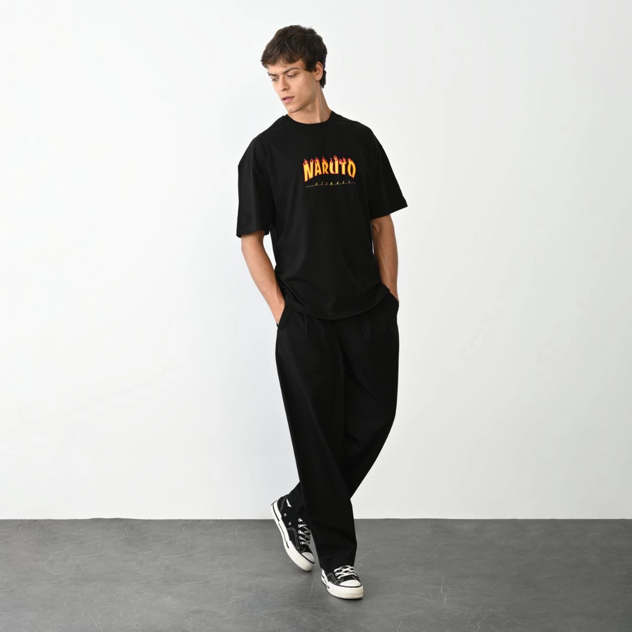 unisex-bisiklet-yaka-baskili-oversize-t-shirt-siyah-19878293-sw1280sh1280 Erkek Baskılı T-Shirt Kısa Kol Bisiklet Yaka Regular Fit Rahat Kalıp Günlük Tişört - Siyah - Görsel 2