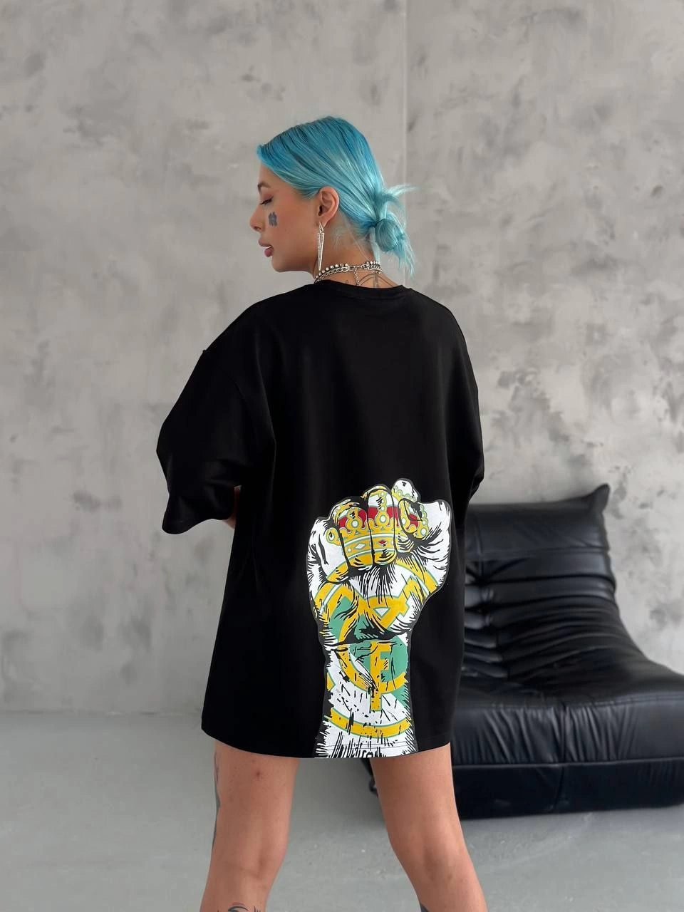 unisex-bisiklet-yaka-baskili-oversize-t-shirt-siyah-49325466-sw960sh1280 Kadın Kısa Kol Yazlık Tişört Bisiklet Yaka Baskılı Oversize T-Shirt - Siyah - Görsel 2