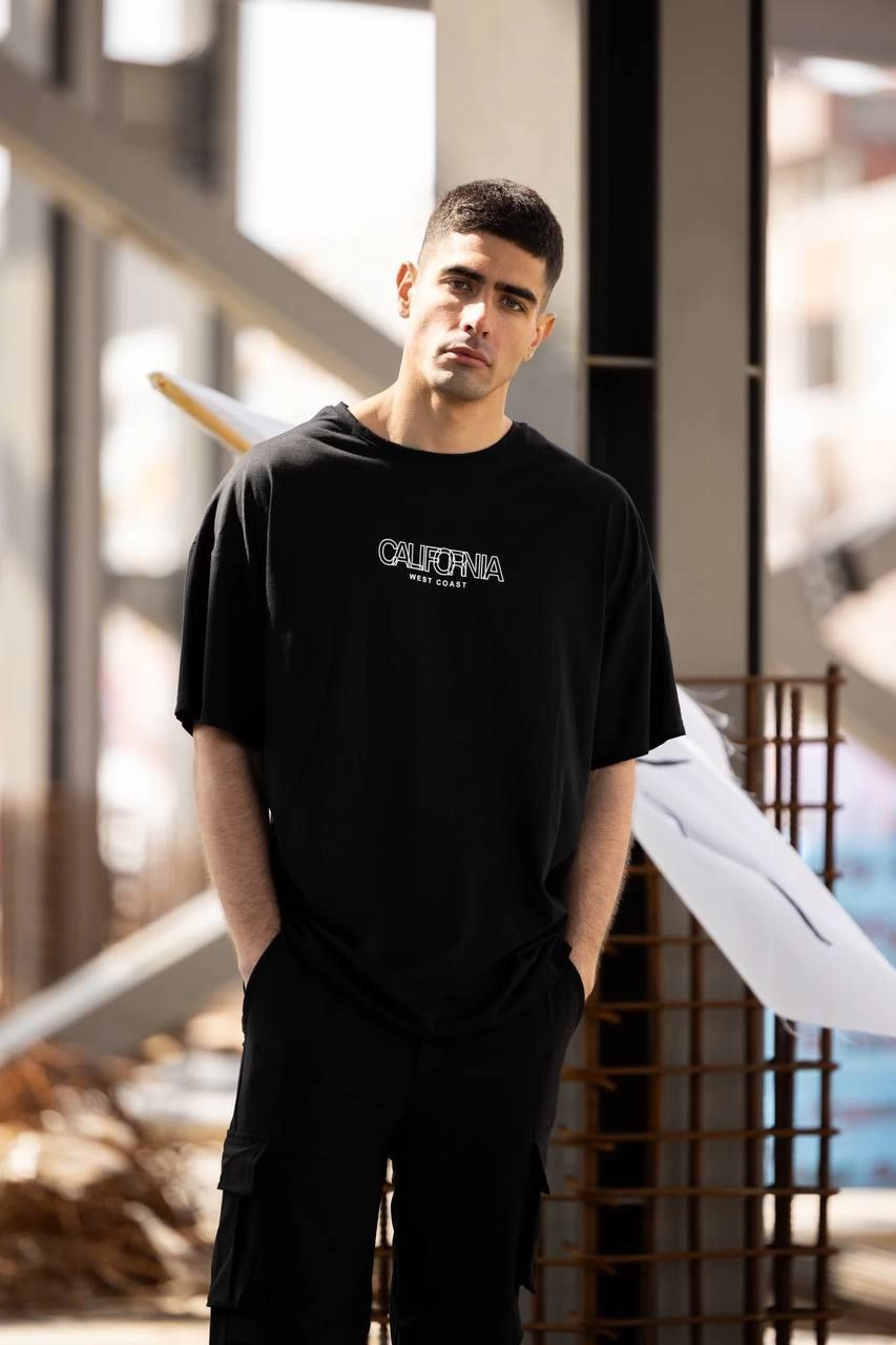 unisex-bisiklet-yaka-baskili-oversize-t-shirt-siyah-57230664-sw853sh1280 Erkek Baskılı T-Shirt Kısa Kol Bisiklet Yaka Regular Fit Rahat Kalıp Günlük Tişört - Siyah - Görsel 2