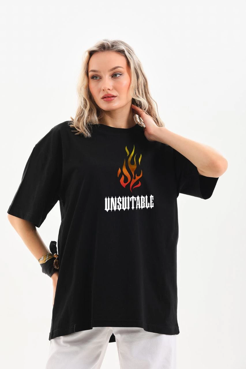unisex-bisiklet-yaka-baskili-oversize-t-shirt-siyah-74596945-sw853sh1280 Kadın Baskılı T-Shirt Kısa Kol Bisiklet Yaka Oversize Rahat Kalıp Günlük Tişört - Siyah