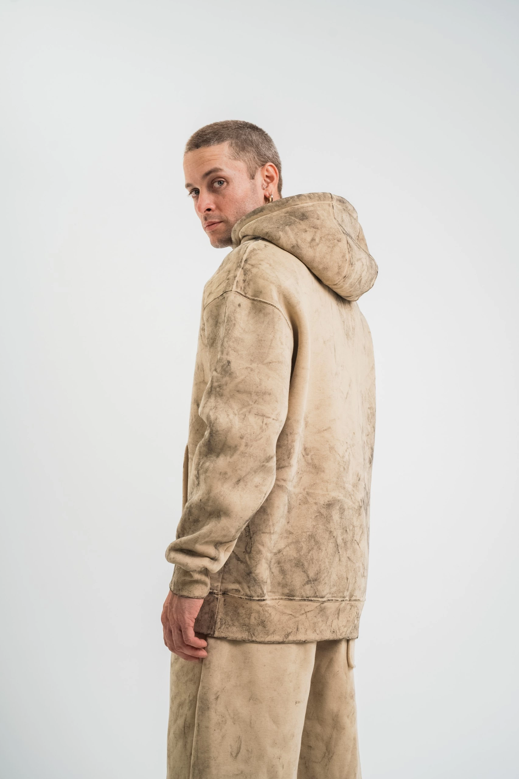 unisex-double-oversize-kapsonlu-yikamali-sweatshirt-bej-4163968-sw1706sh2560 ERKEK 3 iplik Pamuklu Oversize Kapüşonlu Yıkamalı Hoodie SweatShirt - Bej - Görsel 2