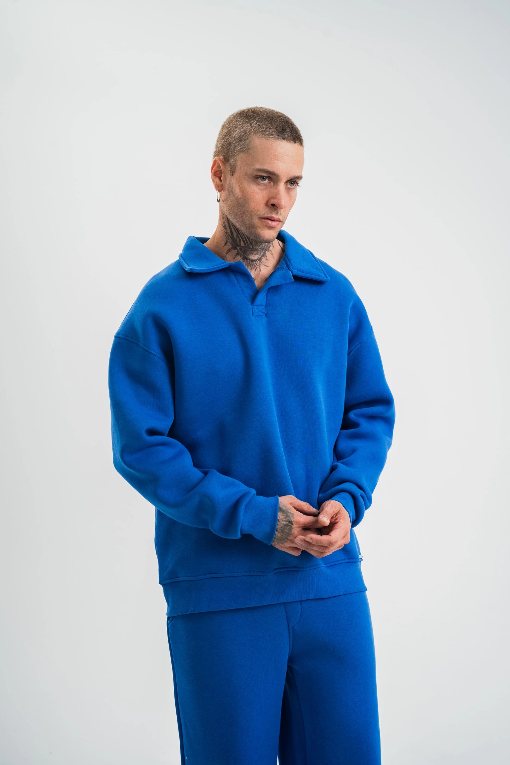 unisex-double-oversize-patli-yaka-sweatshirt-mavi-115479-sw1706sh2560 Erkek Açık Yakalı Oversize 3 İplik Pamuklu Sweatshirt - Mavii - Görsel 2