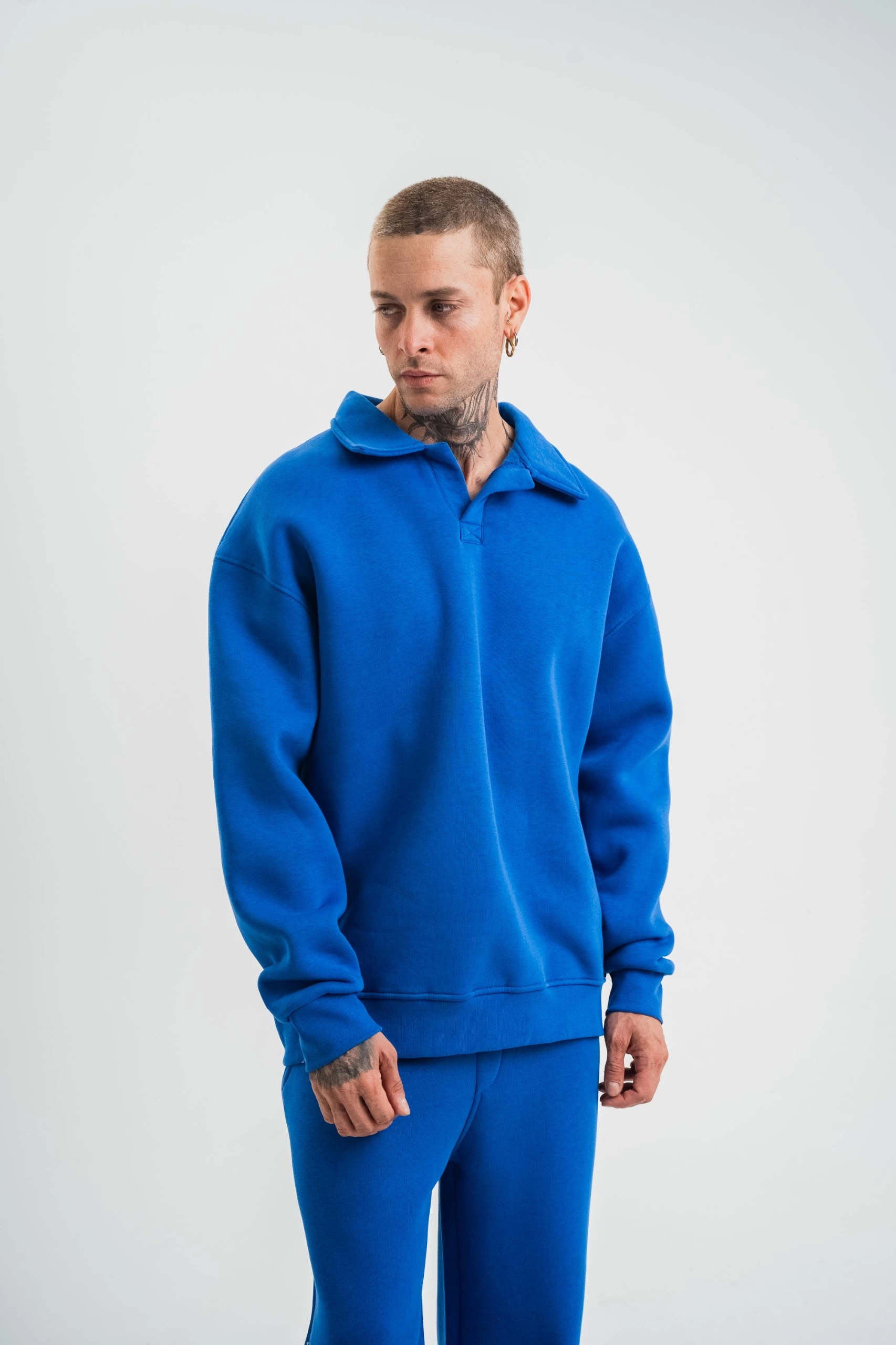unisex-double-oversize-patli-yaka-sweatshirt-mavi-27639335-sw1706sh2560 Erkek Açık Yakalı Oversize 3 İplik Pamuklu Sweatshirt - Mavii