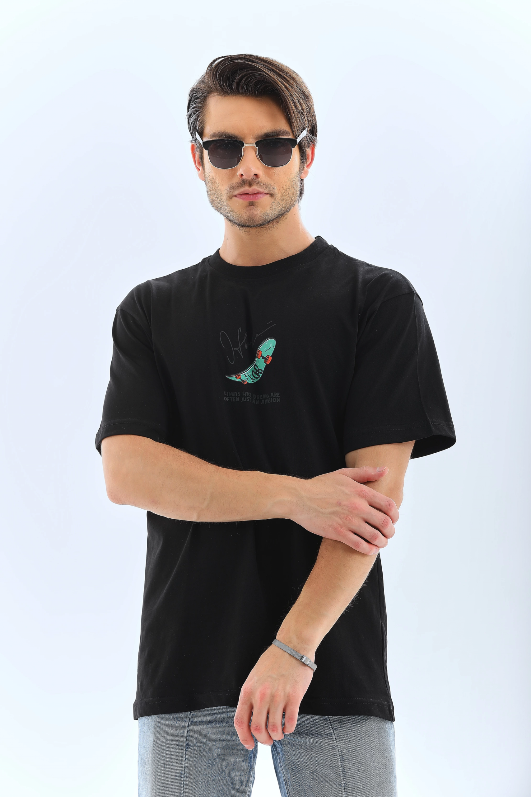 unisex-oversize-baskili-bisiklet-yaka-t-shirt-siyah-18485640-sw2220sh3330 Erkek Kısa Kol Yazlık Tişört Bisiklet Yaka Baskılı Oversize T-Shirt - Siyah - Görsel 2