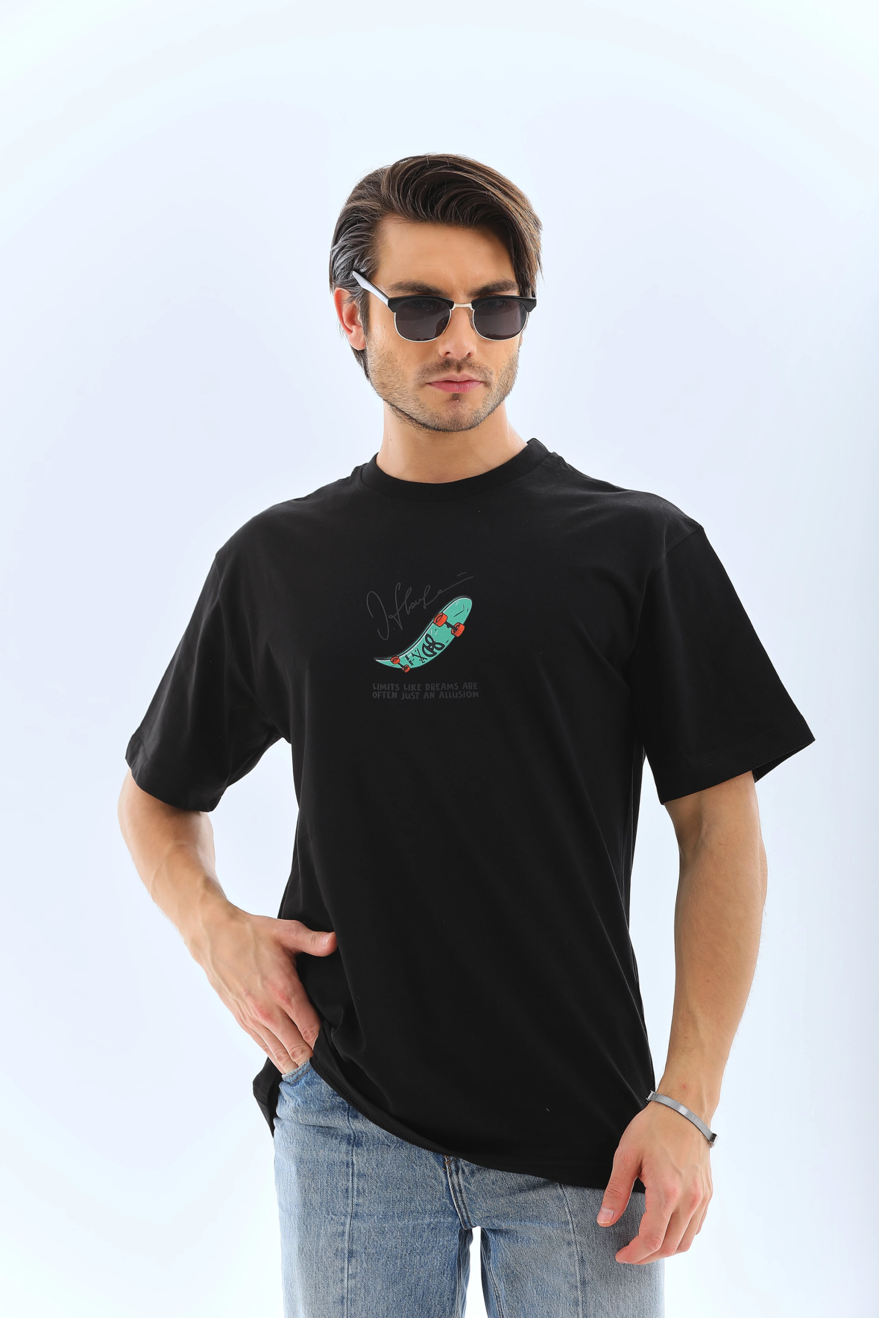 unisex-oversize-baskili-bisiklet-yaka-t-shirt-siyah-23587219-sw2220sh3330 Erkek Kısa Kol Yazlık Tişört Bisiklet Yaka Baskılı Oversize T-Shirt - Siyah